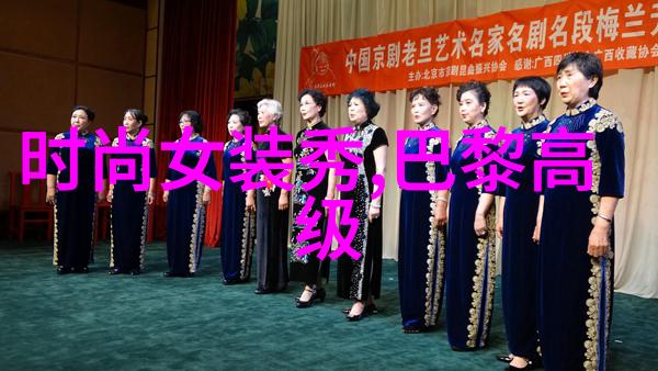 小白鞋风头正劲 时尚圈又开始流行小黑鞋了